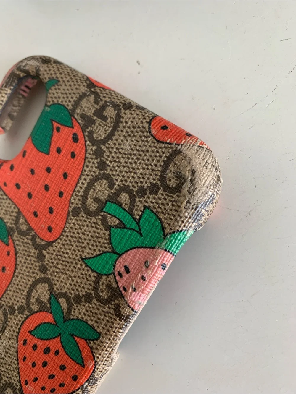 Gucci logo strawberry case for IPhone X and XS preloved authentic w/ orig box